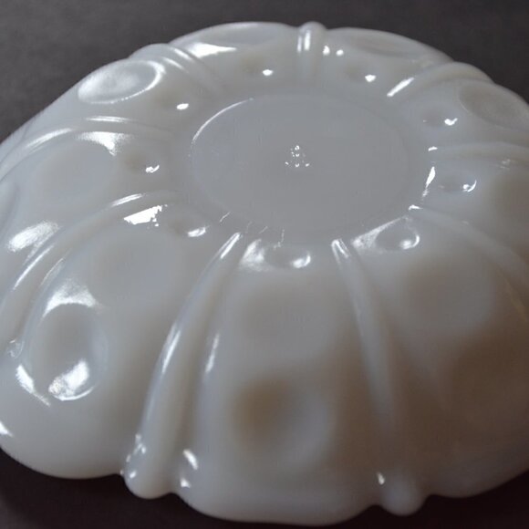 Vtg Milk Glass  Ashtray/Dish - Picture 2 of 4